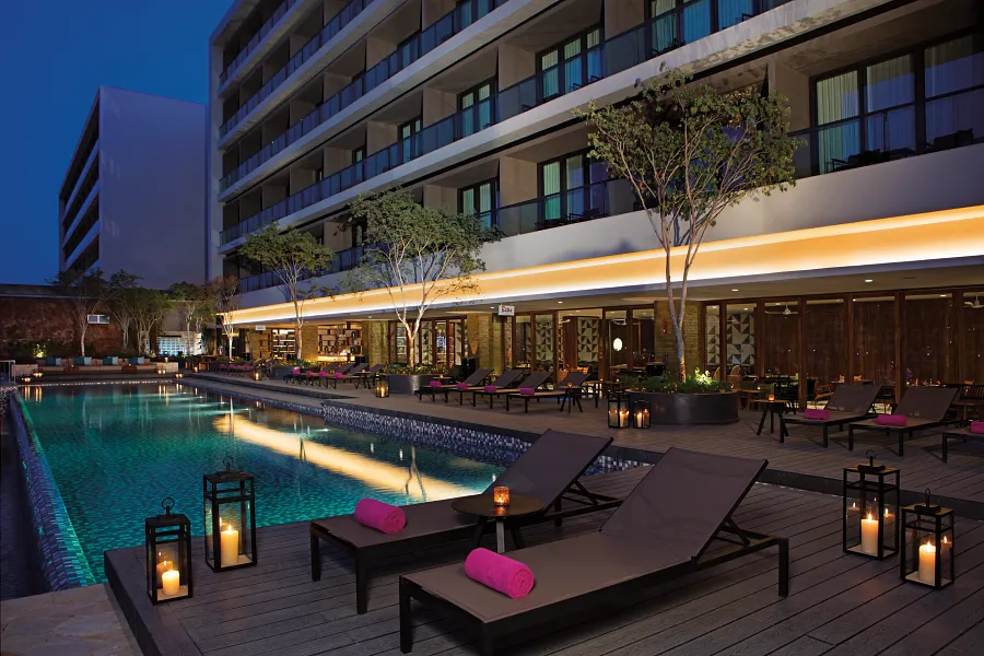 Freestyle pool at night