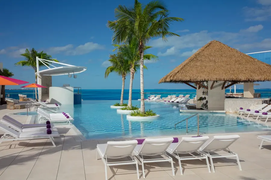 The Deep swim-up bar