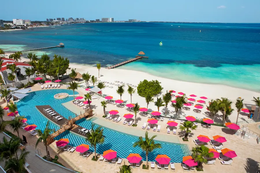 Beach front energy pool