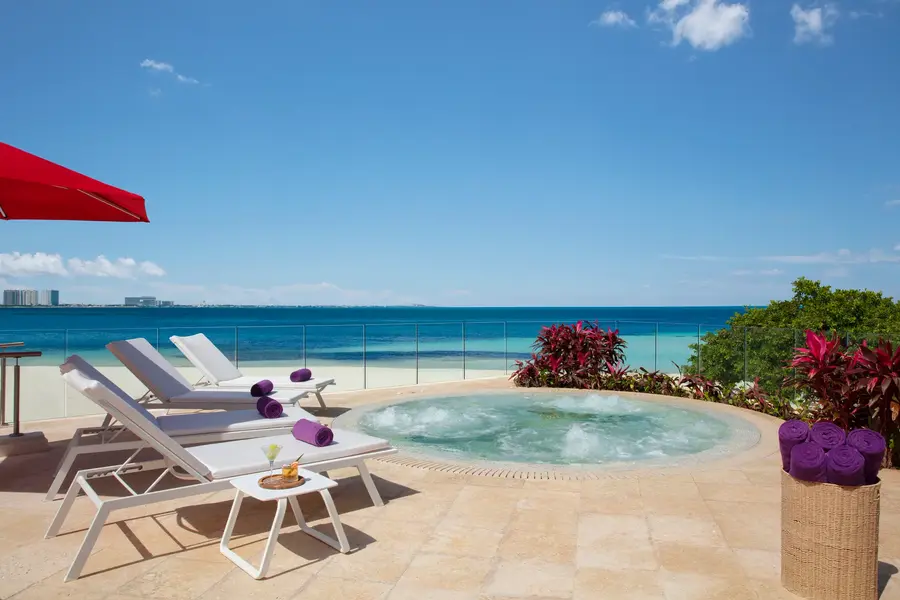 Ocean front whirlpool