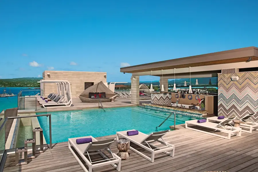 Altitude rooftop pool