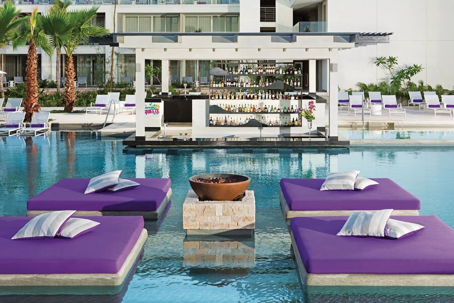 Twist & Squeeze swim-up bar