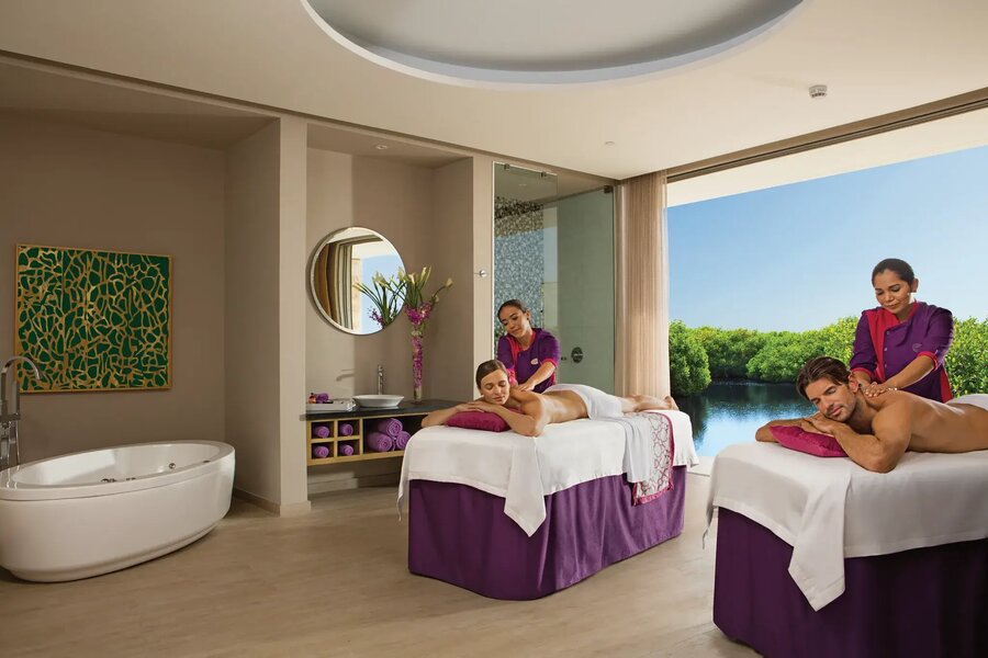 Couples massage in the Spa Cabin