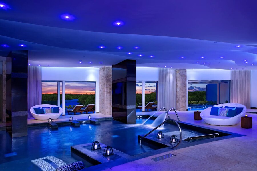 Hydrotherapy circuit pool
