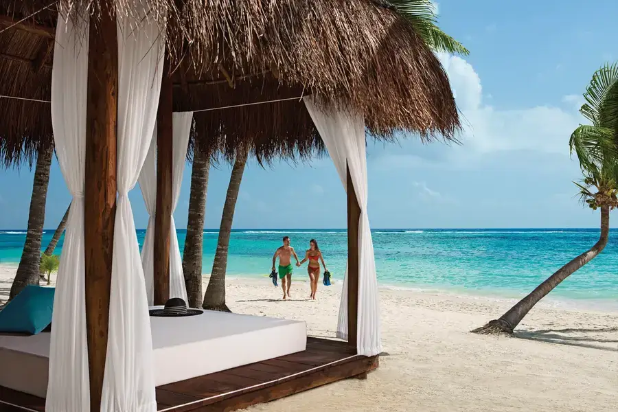 Couple returning from snorkeling adventure
