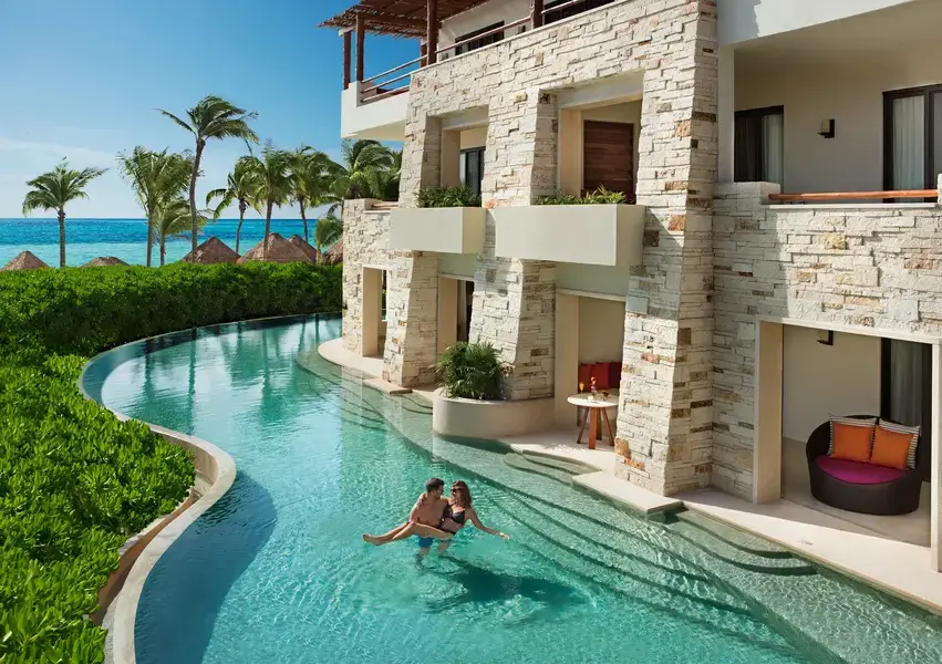 Swim-out suite
