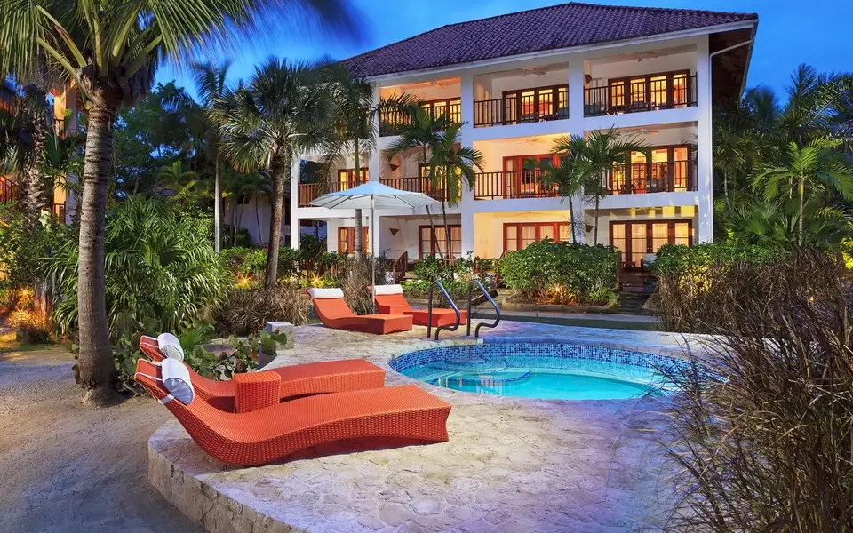 Outdoor plunge pool