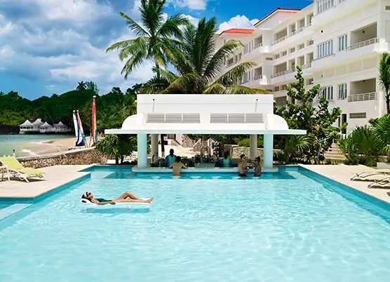 Swim-up pool bar