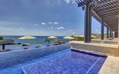 Sunset Swim-out Suite