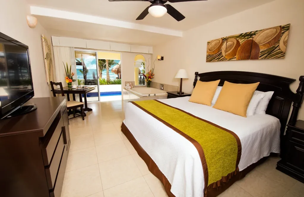 Ocean front swim-up suite